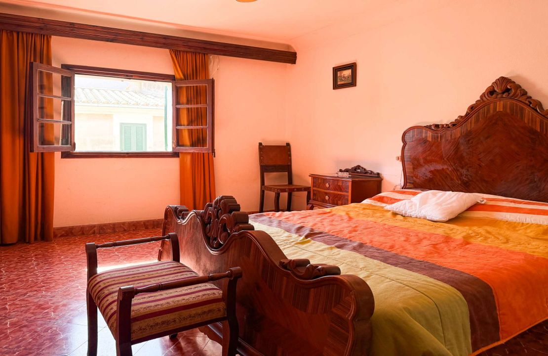 Large townhouse in Pollença to renovate