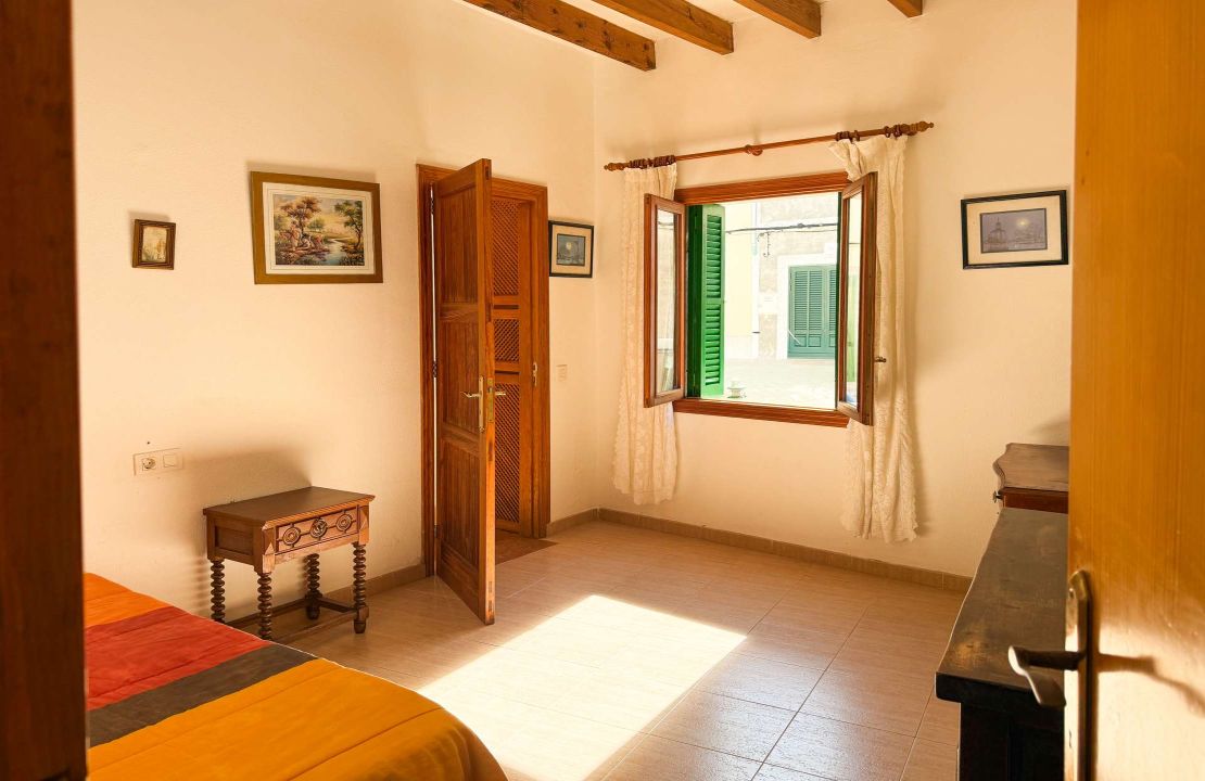 Large townhouse in Pollença to renovate