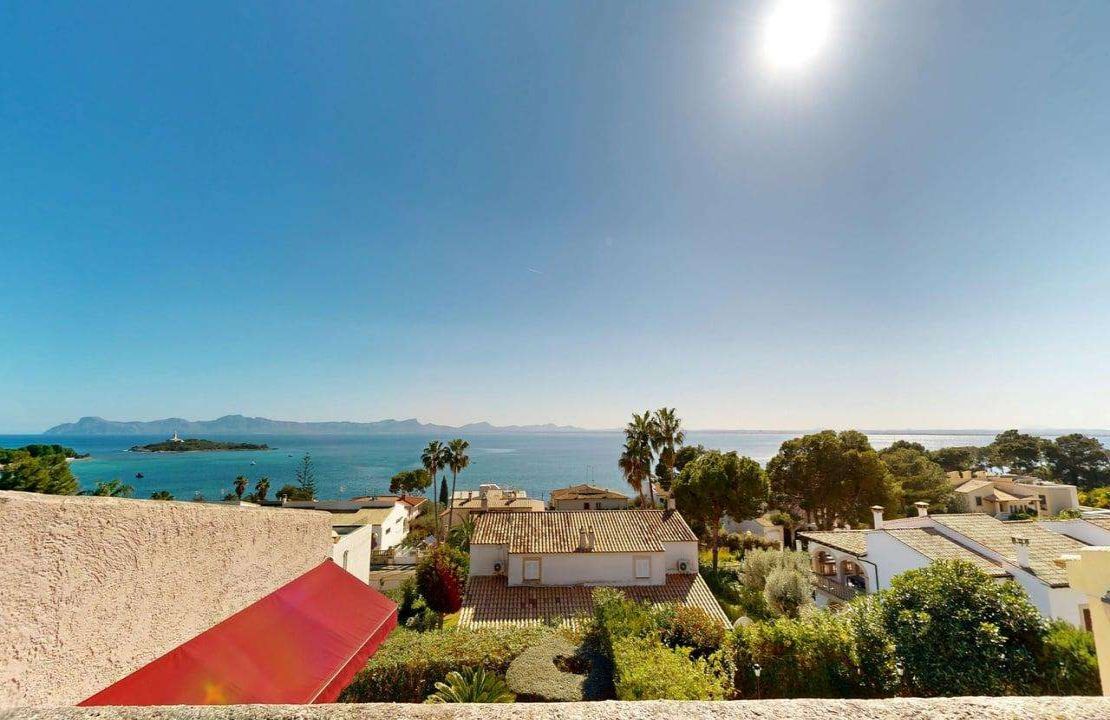 NEW listing - Villa with sea views in Alcanada Alcudia, Pool and Garage