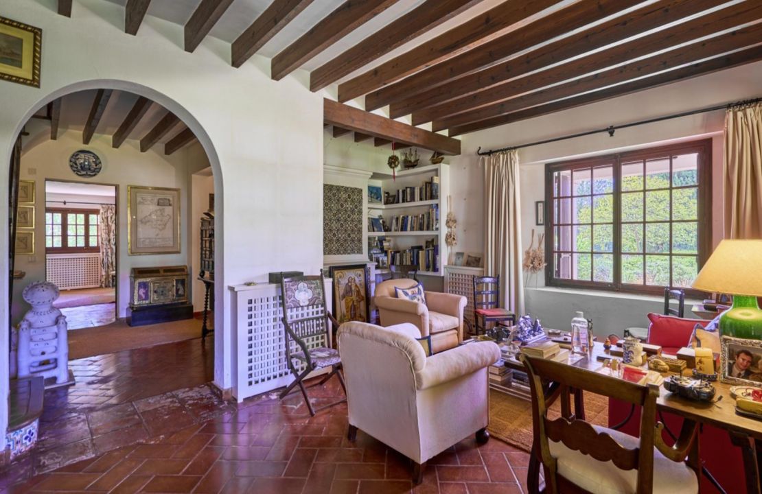 Charming rustic property for sale in Pollensa, Mallorca with pool, 2 houses, and vast land