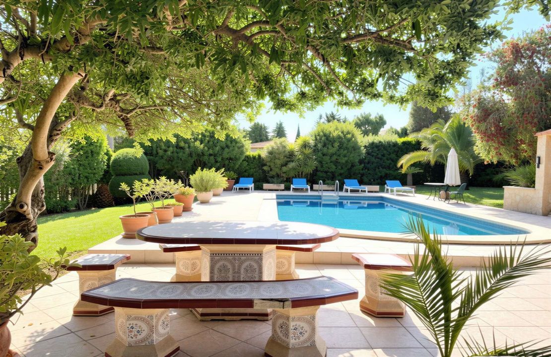 Exclusive 7 bedroom Villa in Bonaire, Alcudia with pool and garages in top location