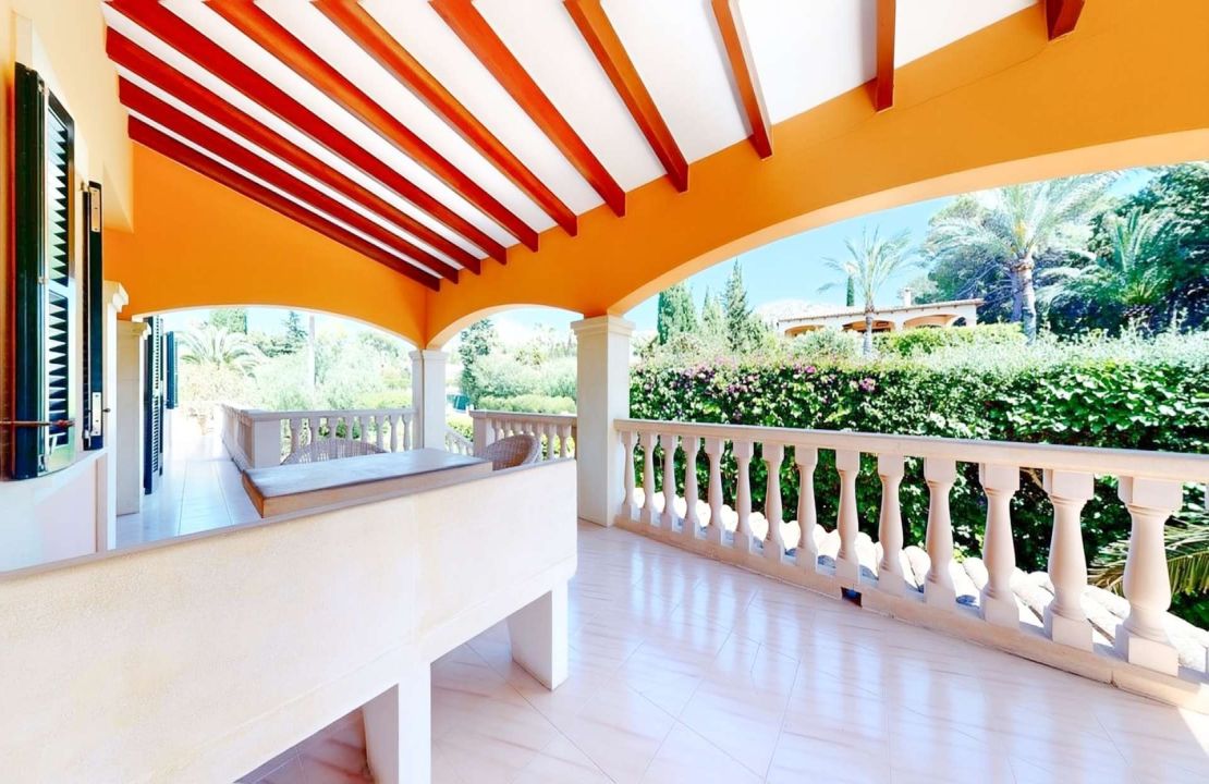 Exclusive 7 bedroom Villa in Bonaire, Alcudia with pool and garages in top location