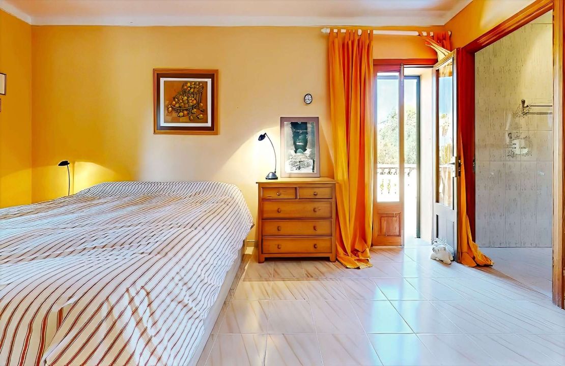 Exclusive 7 bedroom Villa in Bonaire, Alcudia with pool and garages in top location