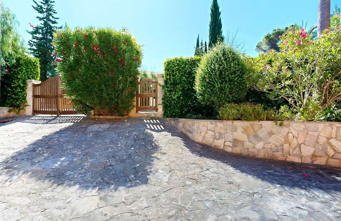 Exclusive 7 bedroom Villa in Bonaire, Alcudia with pool and garages in top location