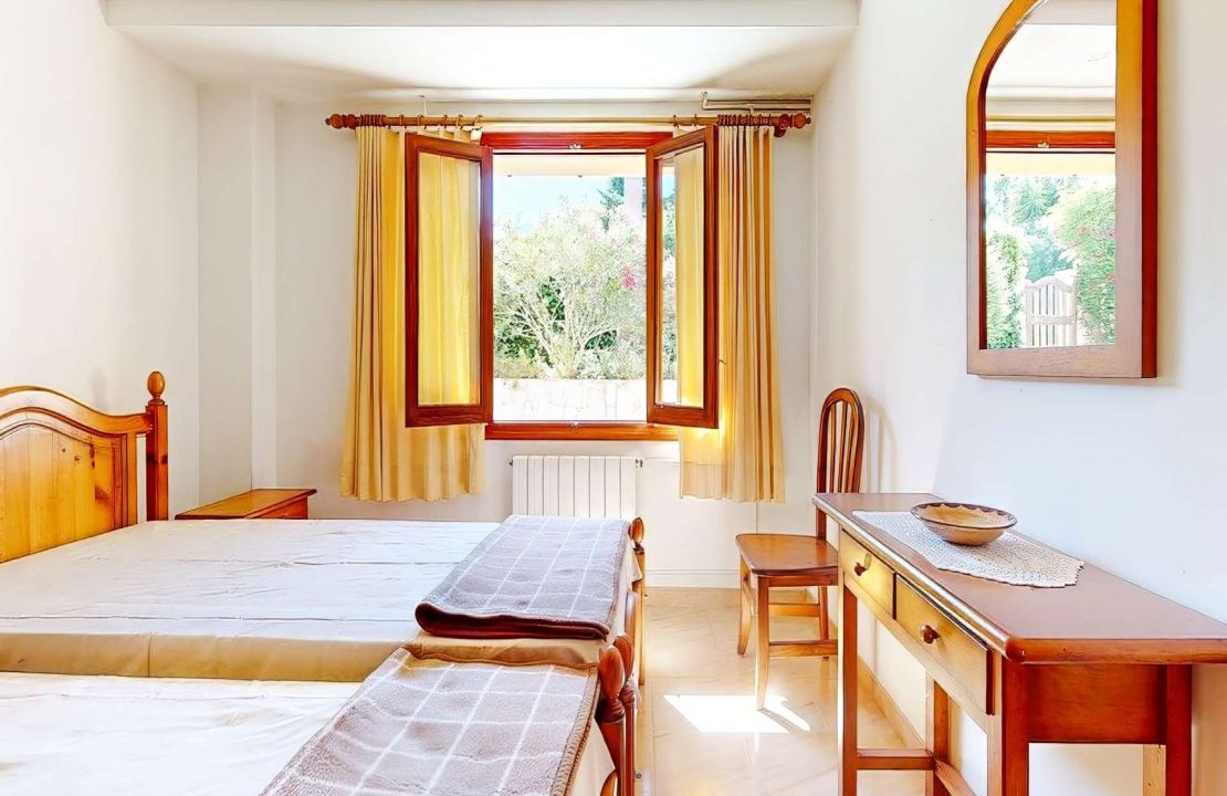 Exclusive 7 bedroom Villa in Bonaire, Alcudia with pool and garages in top location