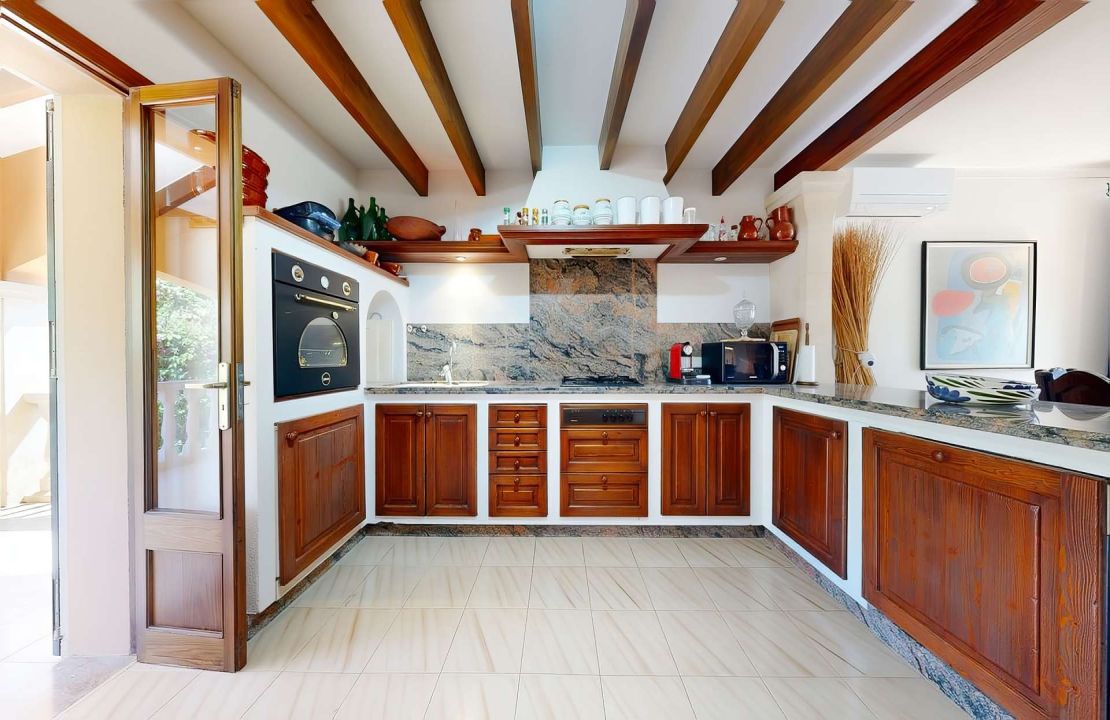 Exclusive 7 bedroom Villa in Bonaire, Alcudia with pool and garages in top location