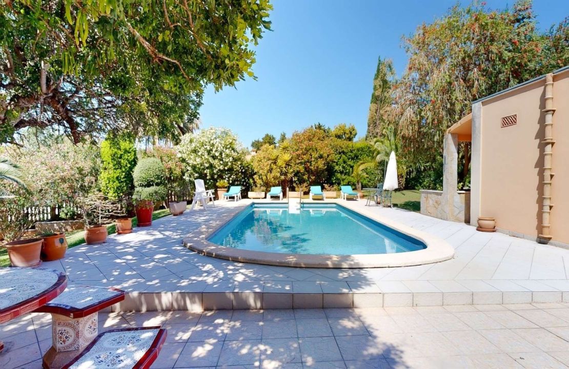 Exclusive 7 bedroom Villa in Bonaire, Alcudia with pool and garages in top location