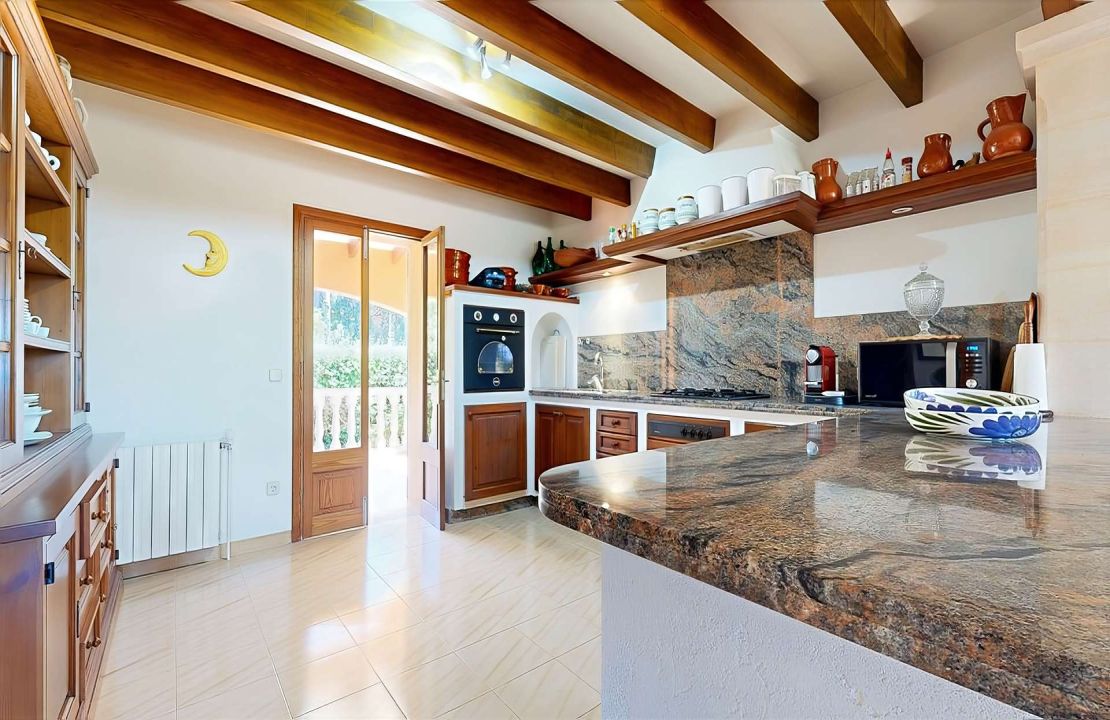 Exclusive 7 bedroom Villa in Bonaire, Alcudia with pool and garages in top location