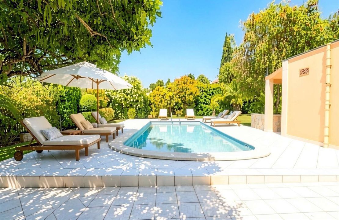 Exclusive 7 bedroom Villa in Bonaire, Alcudia with pool and garages in top location