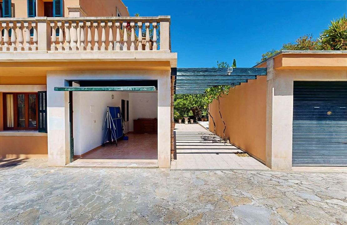 Exclusive 7 bedroom Villa in Bonaire, Alcudia with pool and garages in top location
