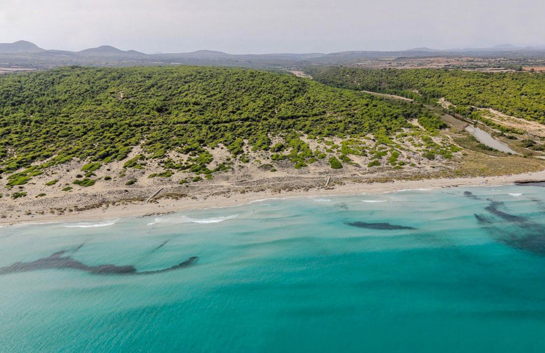 Charmantes Haus in zweiter Linie in Son Serra de Marina mit Meerblick und Ferienvermietungslizenz zu verkaufen.