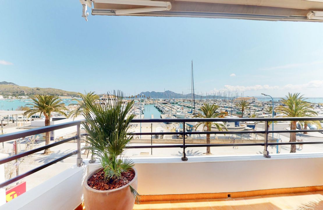 Apartamento duplex en primera linea del Puerto Pollensa Mallorca con vistas