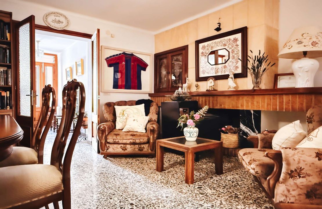 Charming Townhouse in Pollensa with Courtyard in a Peaceful Location