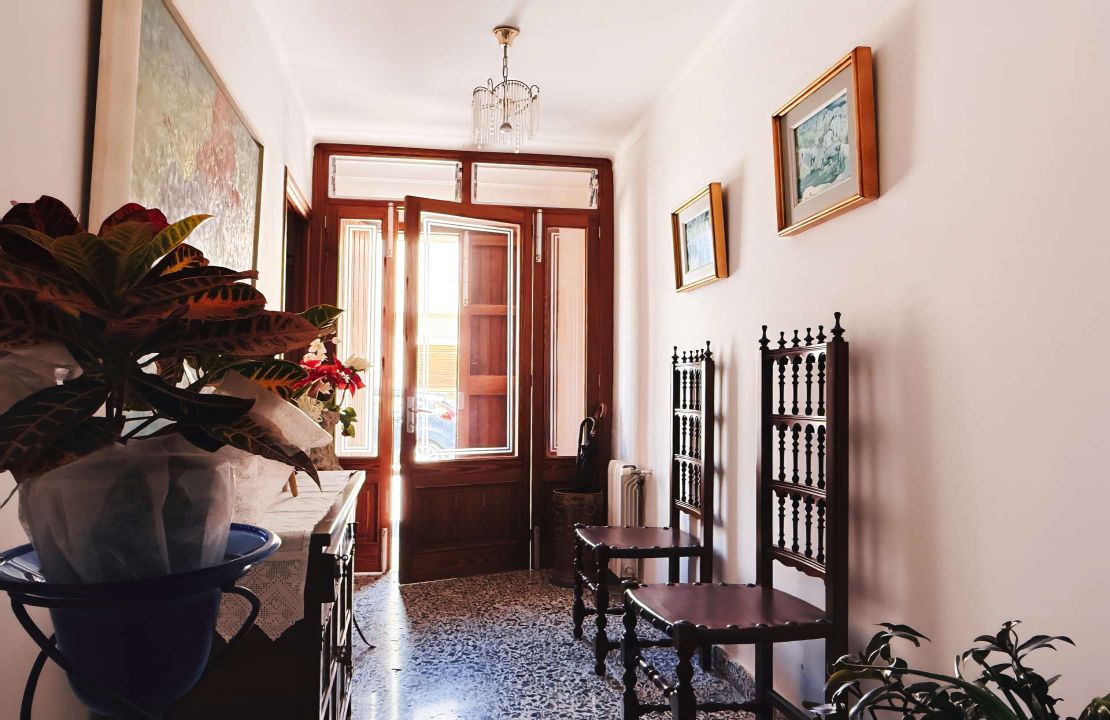Charming Townhouse in Pollensa with Courtyard in a Peaceful Location