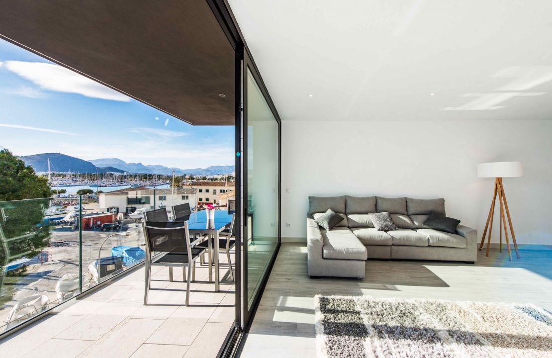 Ático de lujo en primera línea en Alcudia con solarium e impresionantes vistas al mar en venta