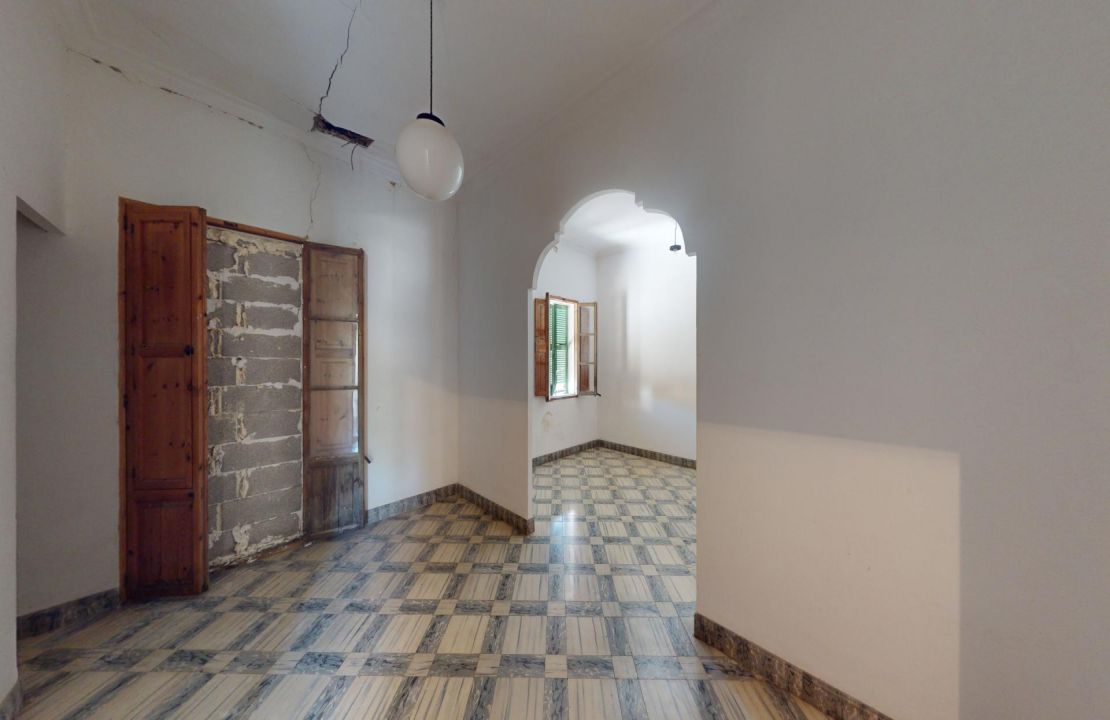 Encantadora Casa de Pueblo en Sa Pobla Mallorca con Potencial de Renovación