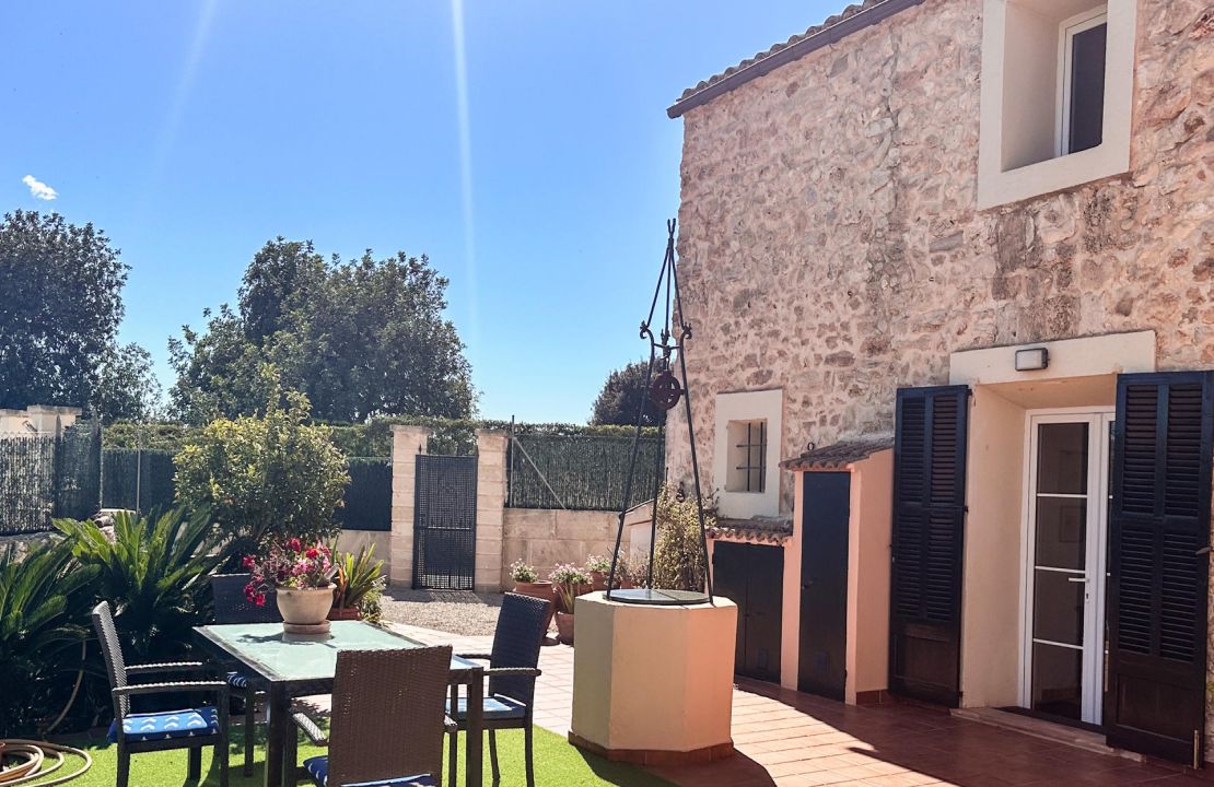 Spacious Country Home in Santa Margalida for sale with Pool and Guest House