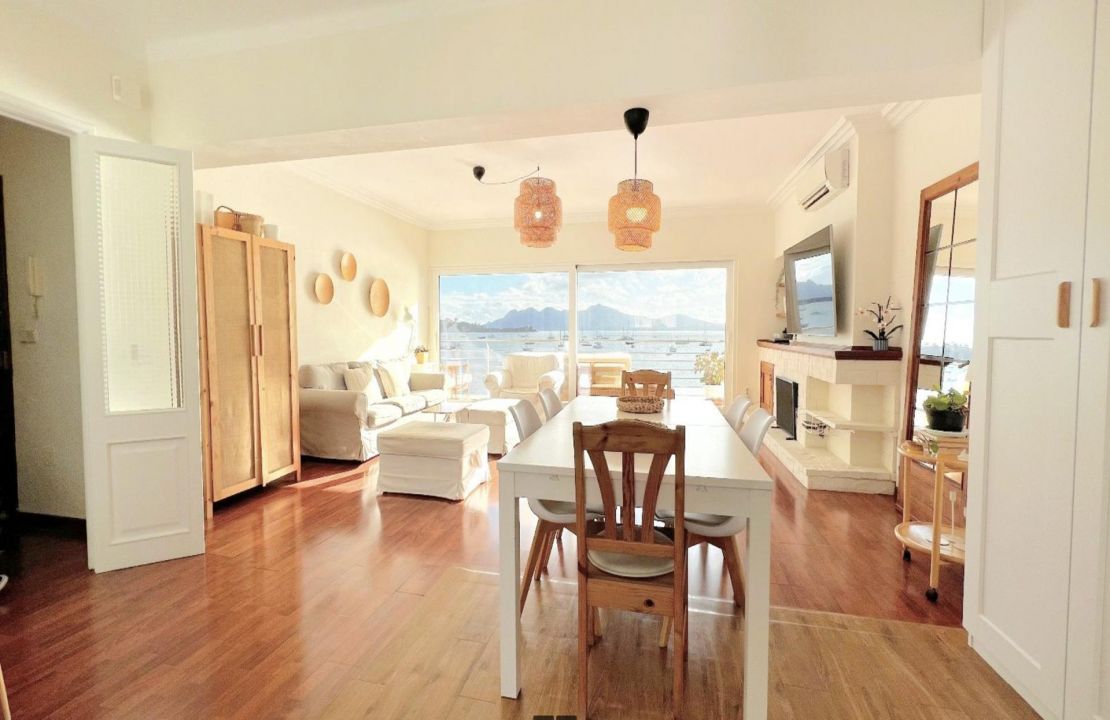 Apartment Puerto Pollensa in front of the sea for sale