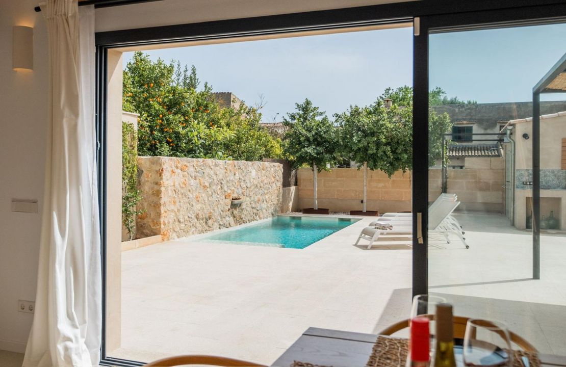 Modernes Stadthaus in Campanet Mallorca, wie neu mit Pool und BBQ