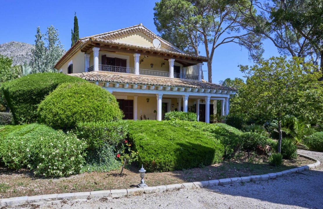 Encantadora propiedad rústica en venta en Pollensa Mallorca con piscina, 2 casas y amplio terreno