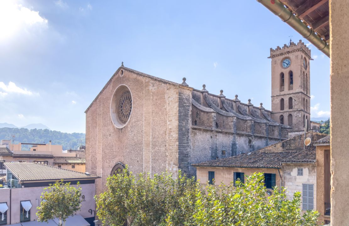 Ático en la Plaza Mayor de Pollensa con ascensor y vistas panorámicas