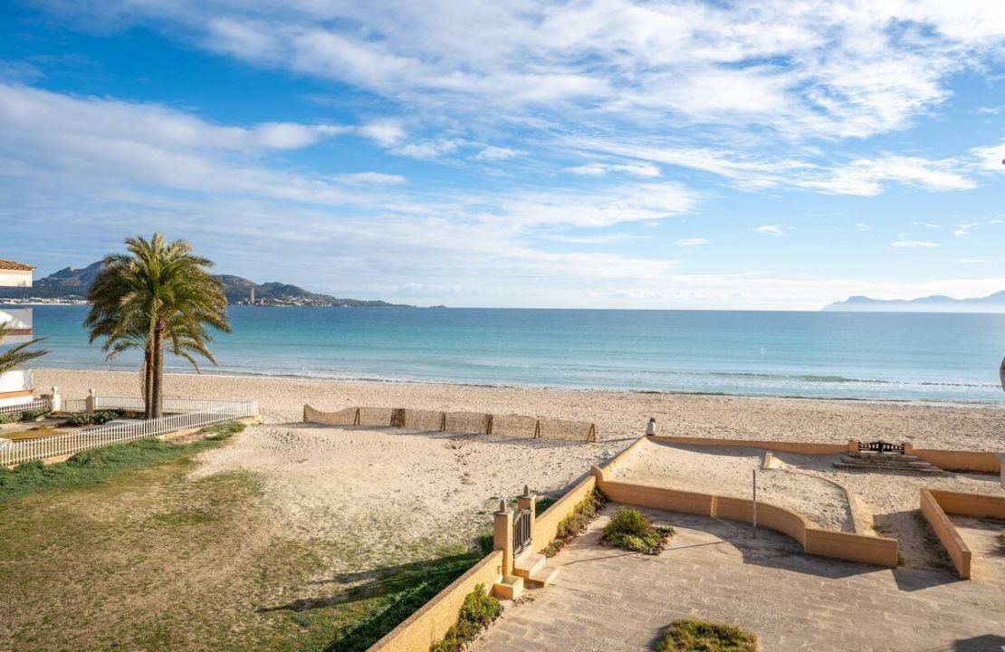 Appartement am Strand mit ETV-Lizenz in Puerto Alcudia Mallorca zu verkaufen