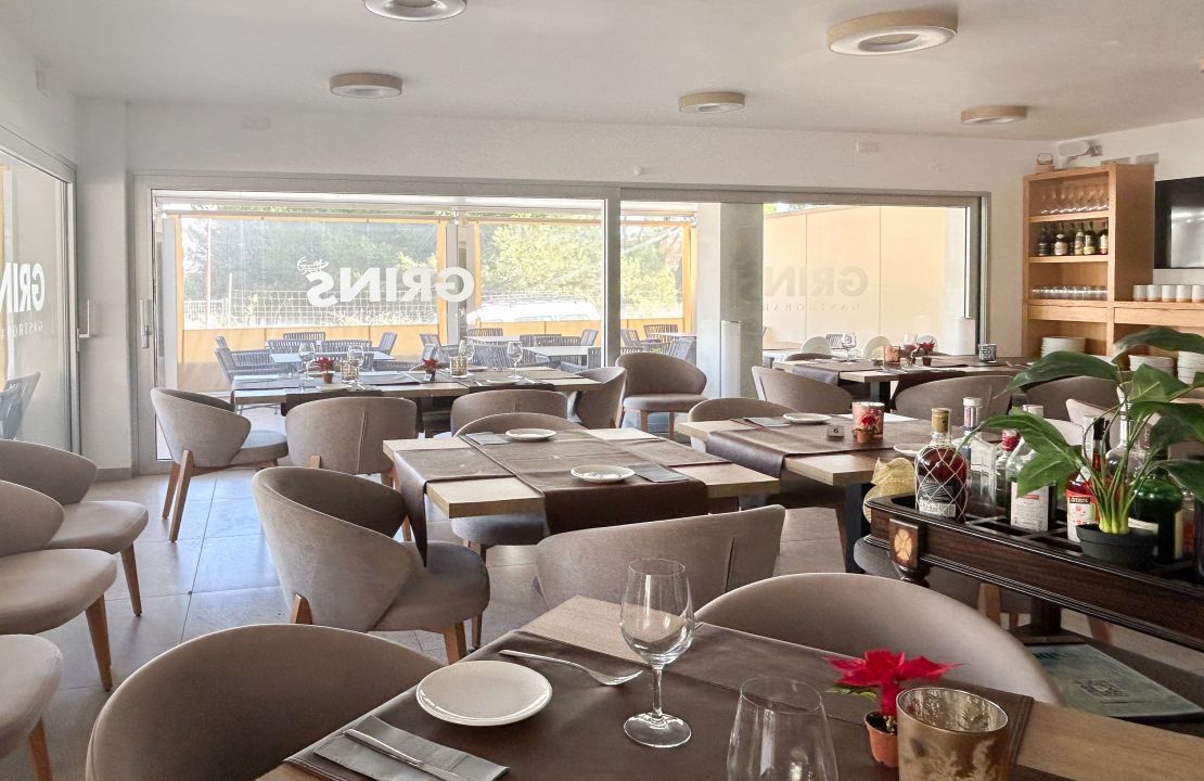 Restaurante con apartamento propio en venta en Can Picafort cerca del mar con Múltiples Terrazas