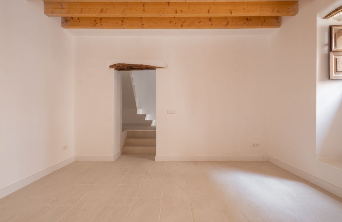 Renovated townhouse for sale in Campanet Mallorca