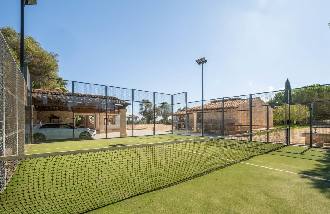 Finca en Santa Margalida, Mallorca con piscina, pista de pádel, garaje y área de entretenimiento