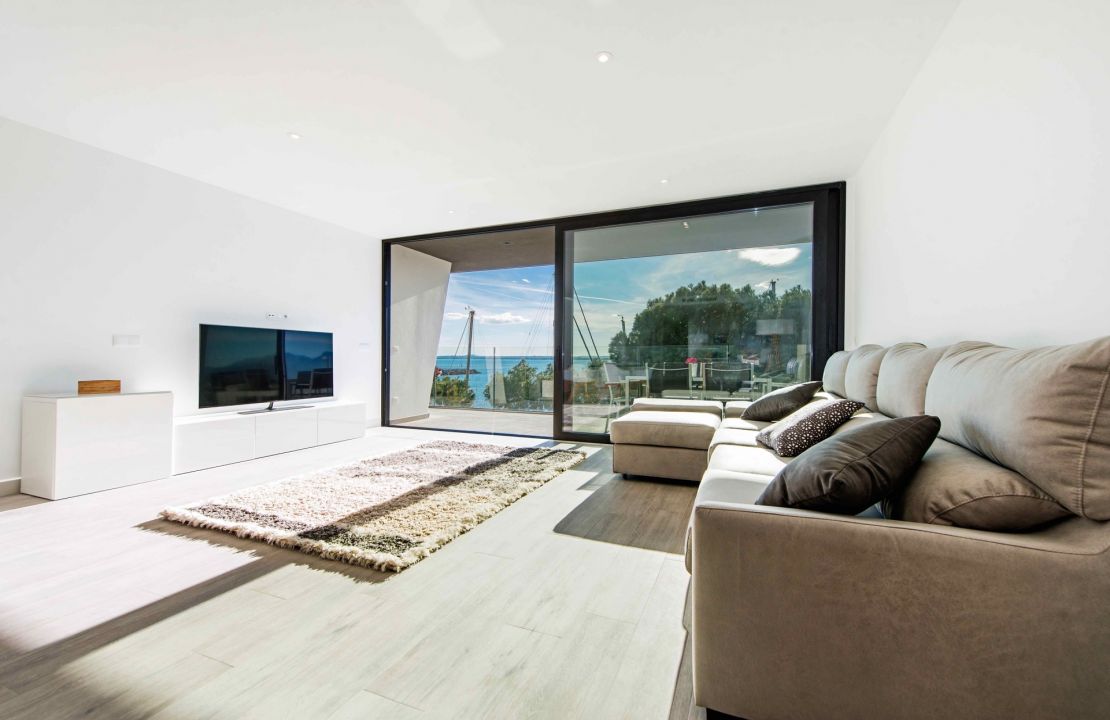 First line luxury attic in Alcudia with roof terrace and breathtaking sea views for sale