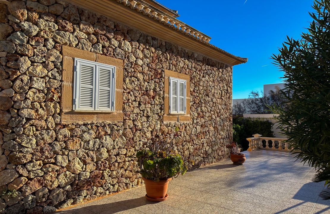 Villa in Son Serra de Marina zu vermieten, direkt am Meer, mit Pool und vier Schlafzimmern