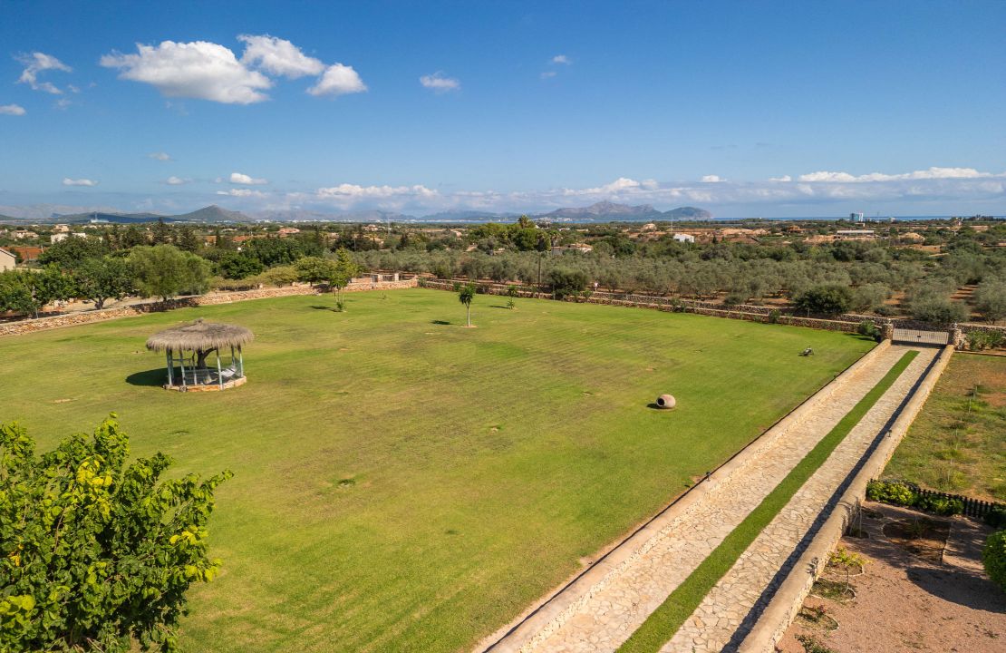 Finca en Santa Margalida, Mallorca con piscina, pista de pádel, garaje y área de entretenimiento