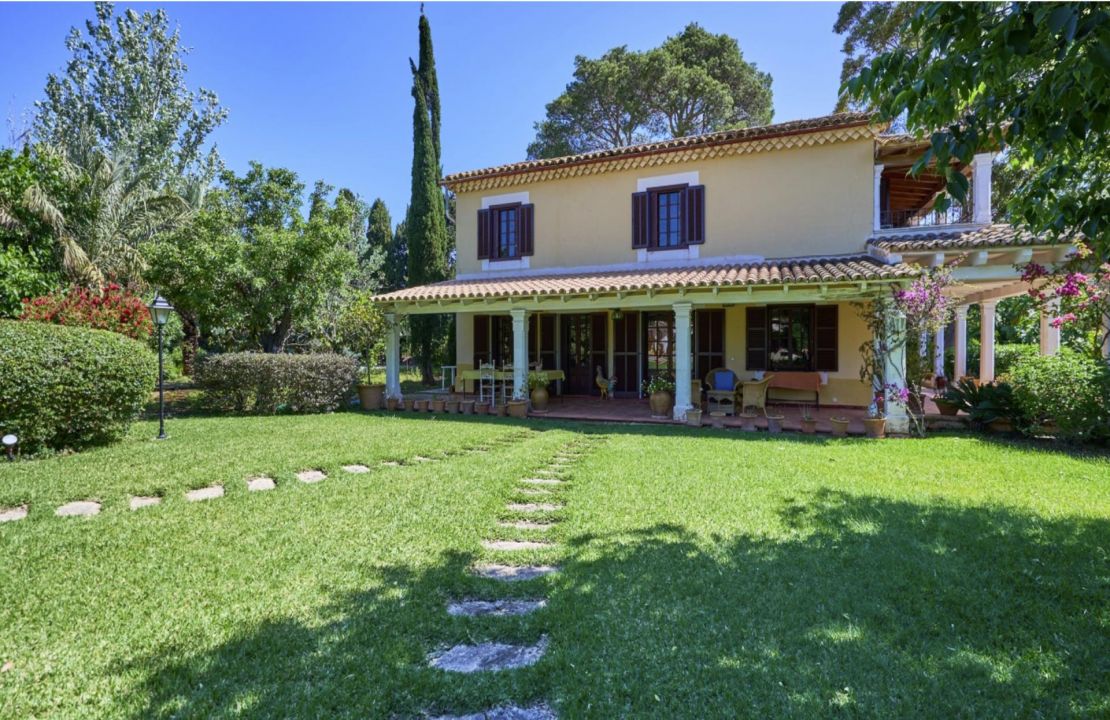 Charming rustic property for sale in Pollensa, Mallorca with pool, 2 houses, and vast land