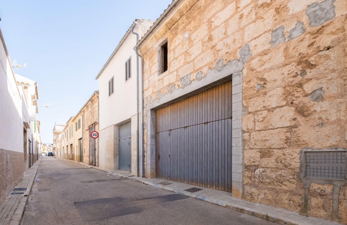 Designerhaus in Sa Pobla mit kleinem Pool, Garage und Gästeunterkunft