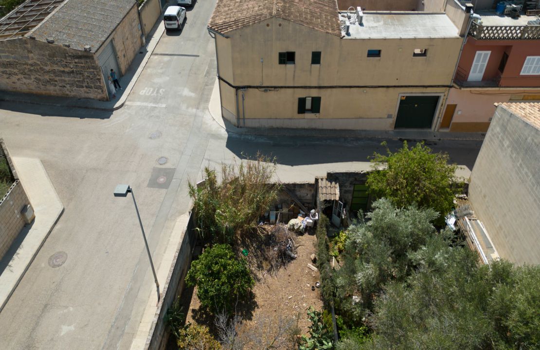 Building plot in the center of Mallorca Muro for sale