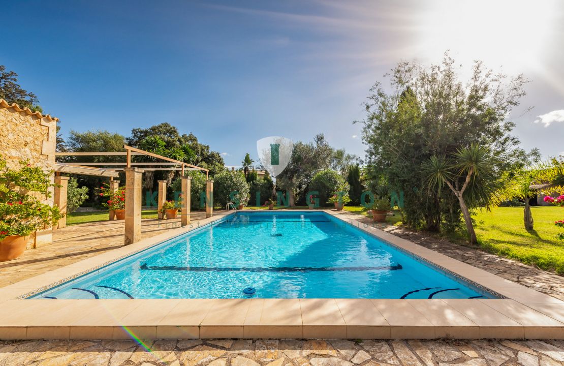 Auténtica casa de campo en Pollensa/Alcudia con piscina, casa de huéspedes, garaje y jardines asombrosos en venta