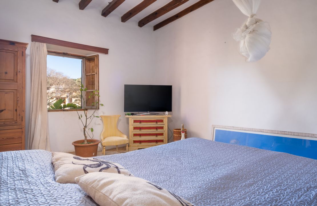 For sale charming village house with lots of potential in Pollensa