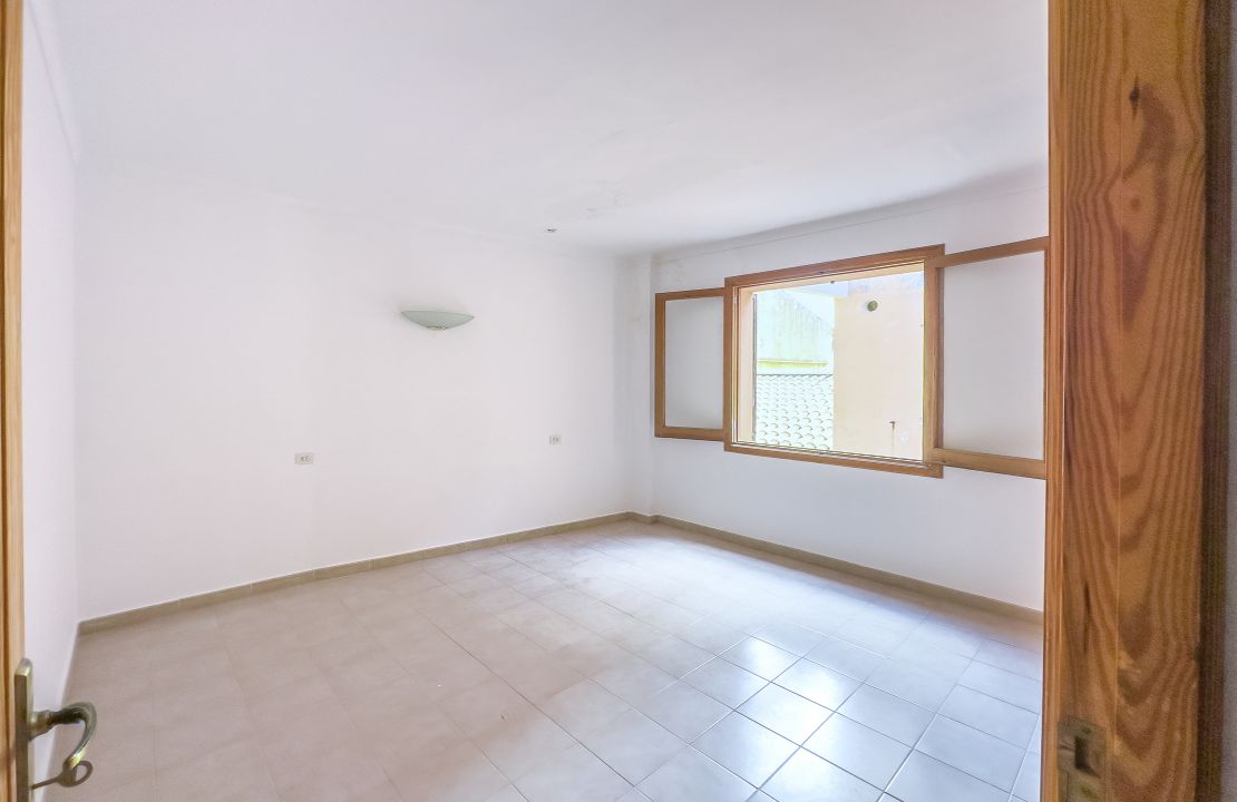 Top floor apartment in Pollensa with lift and views over the town for sale