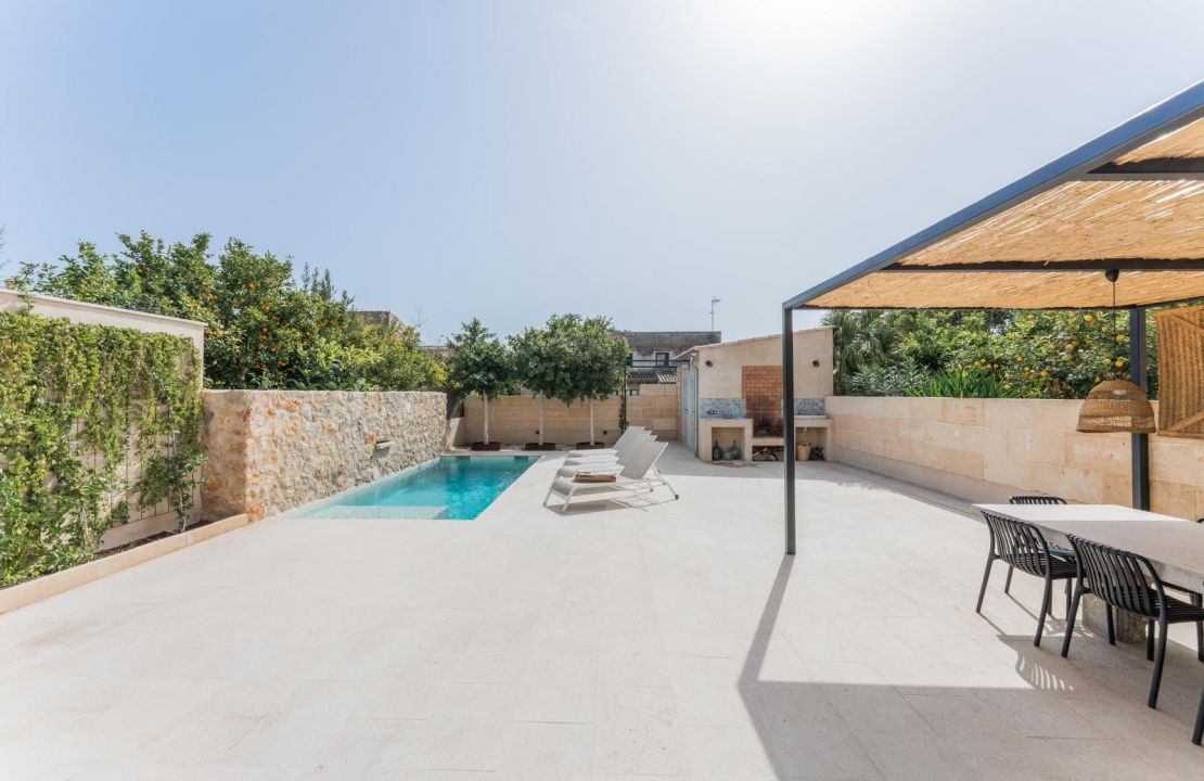 Modernes Stadthaus in Campanet Mallorca, wie neu mit Pool und BBQ