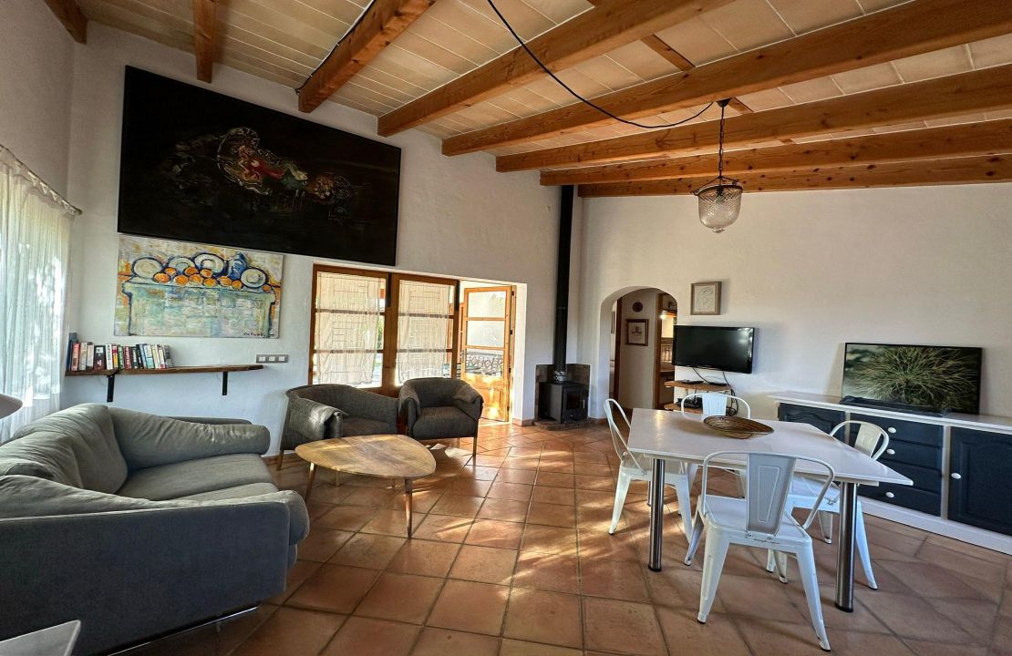 Long term rental in Pollensa Mallorca, country house with pool and garden