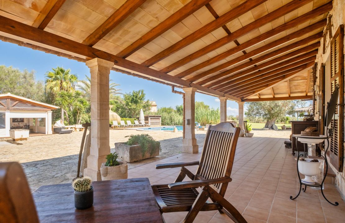 Finca Santa Margalida Mallorca with pool, paddle court, garage and entertainment area