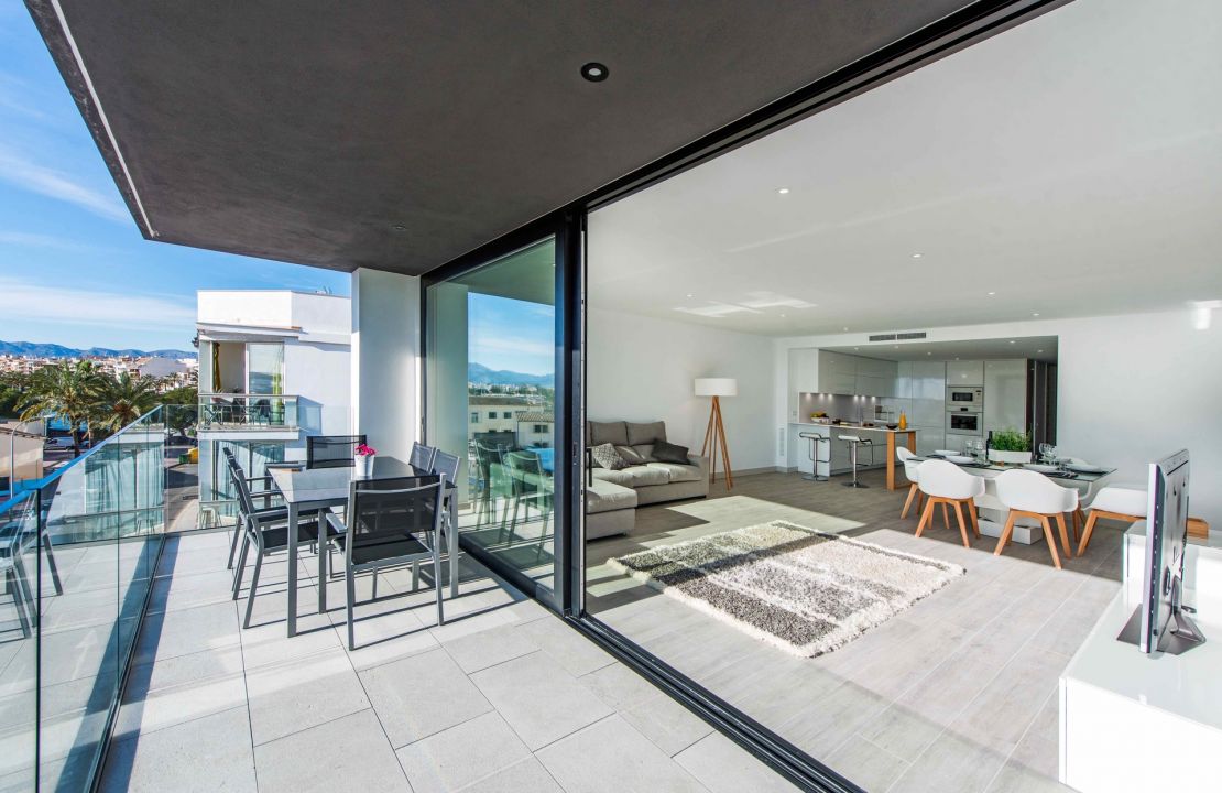 Penthouse in erster Meereslinie Puerto Alcudia mit Dachterrasse und atemberaubendem Meerblick zu verkaufen