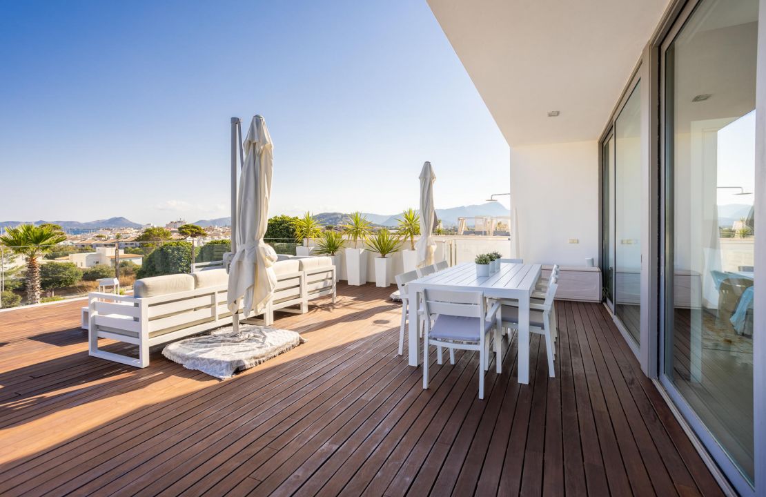 Lujosa villa en Port de Pollença Mallorca con dos piscinas y impresionantes vistas al mar