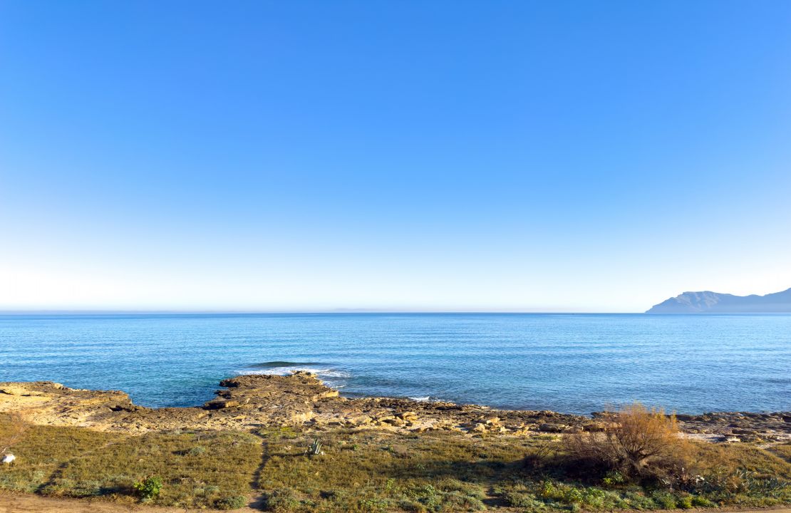 Villa in Son Serra de Marina zu vermieten, direkt am Meer, mit Pool und vier Schlafzimmern