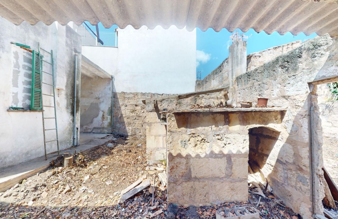 Encantadora Casa de Pueblo en Sa Pobla Mallorca con Potencial de Renovación