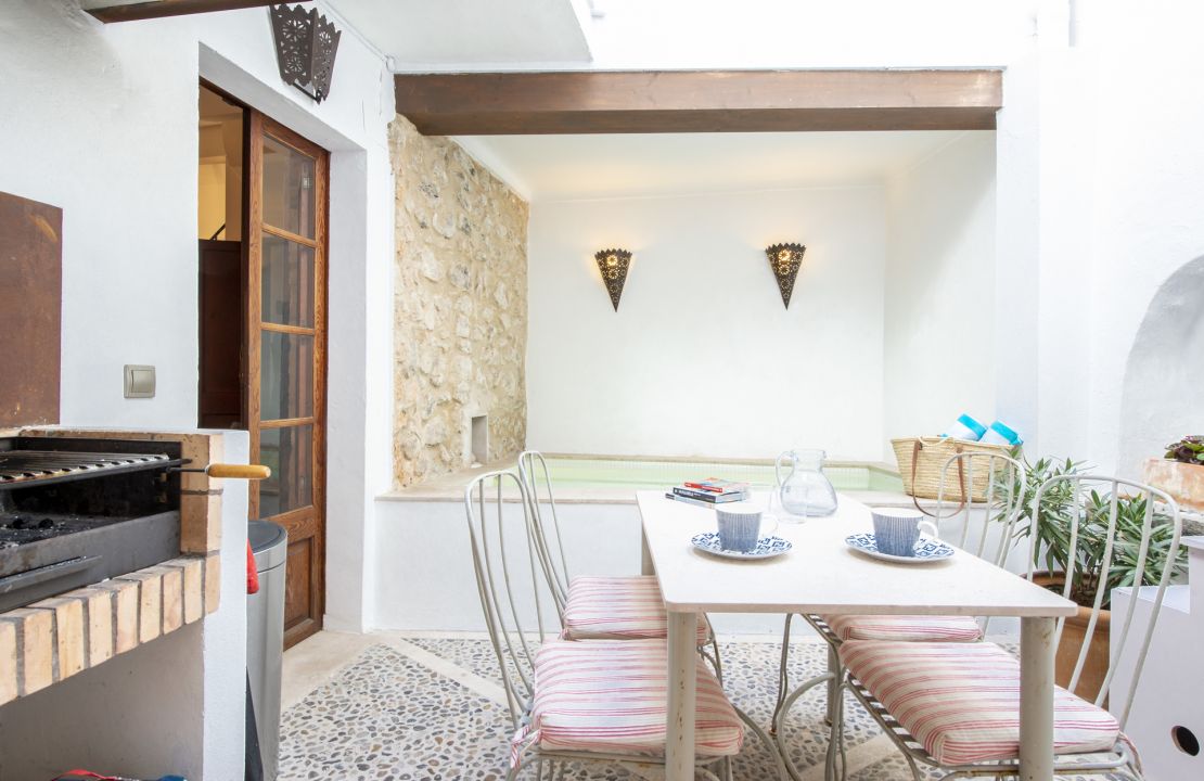 Renovated townhouse in Mallorca Pollensa with terraces, plunge pool and views