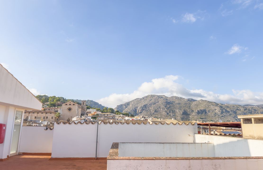 Ático en la Plaza Mayor de Pollensa con ascensor y vistas panorámicas