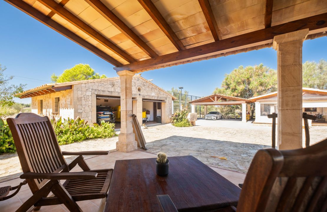 Finca Santa Margalida Mallorca with pool, paddle court, garage and entertainment area