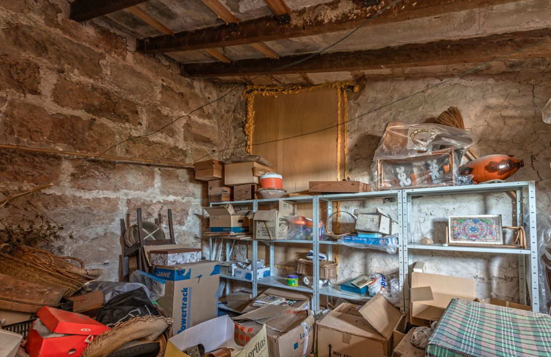 Traditionelles Stadthaus in Llubi Mallorca mit Garten zum renovieren