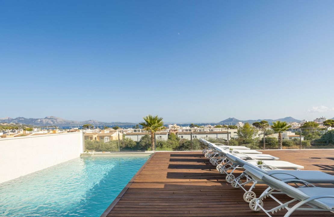 Lujosa villa en Port de Pollença Mallorca con dos piscinas y impresionantes vistas al mar